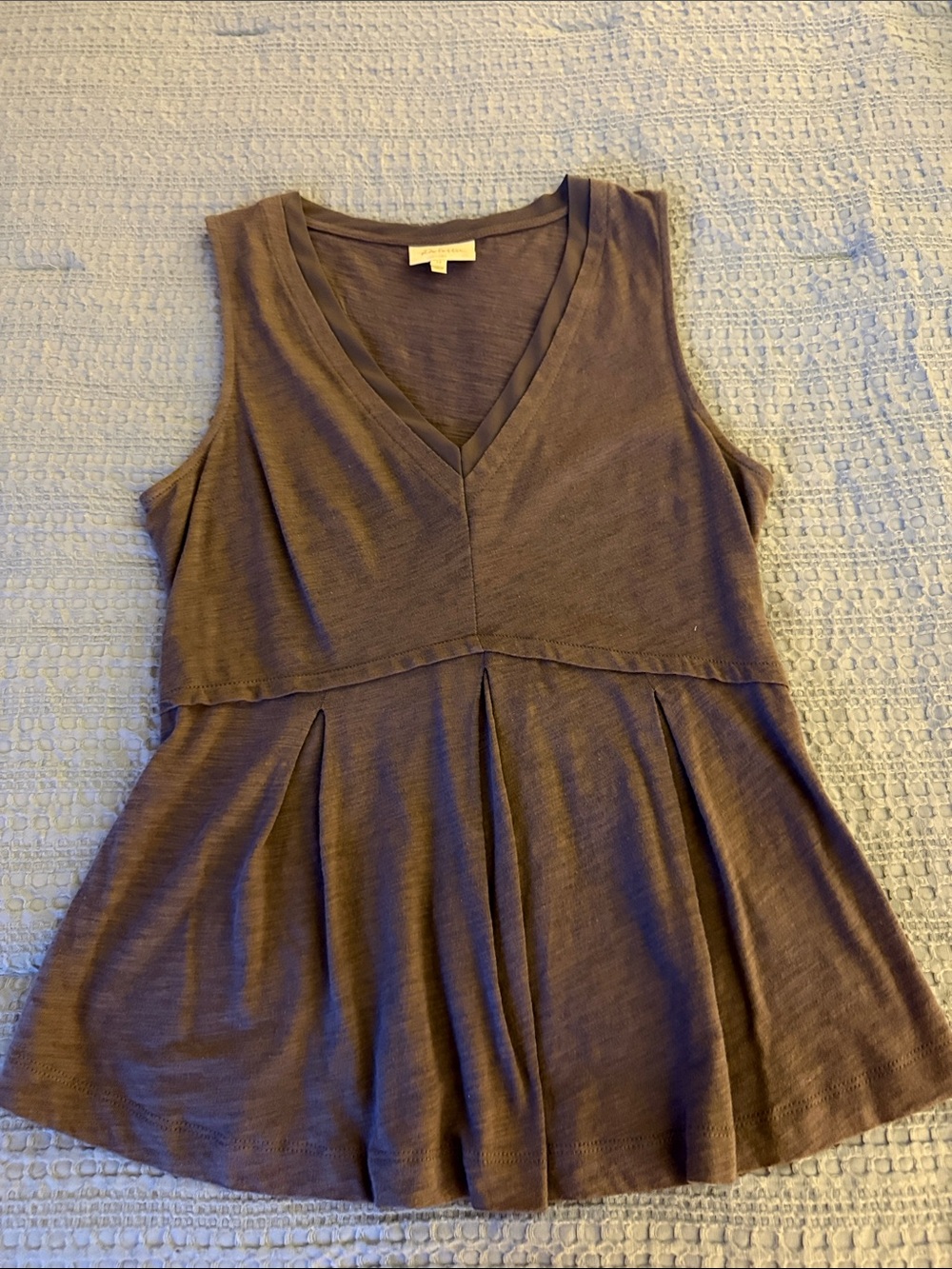 Deletta Size XS Women's Sleeveless V-Neck Peplum Top in Dark Grey